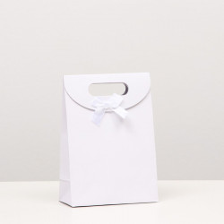 Коробка-пакет с ручкой, белый, 20 х 14 х 7 см